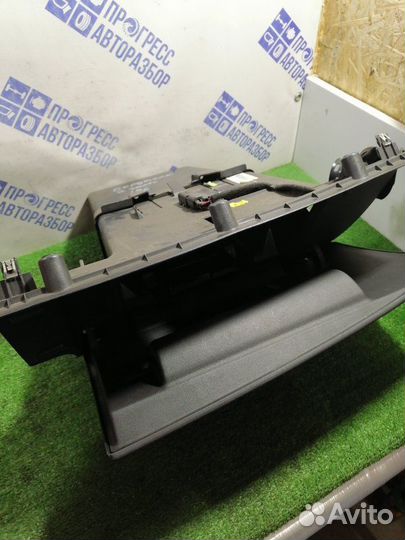 Бардачок Volvo S40 седан 2.4 B5244S 2008