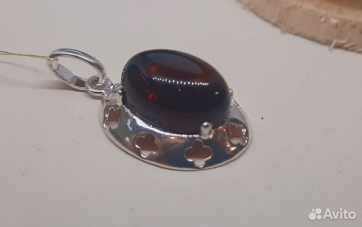 Серебряный кулон калининградский янтарь