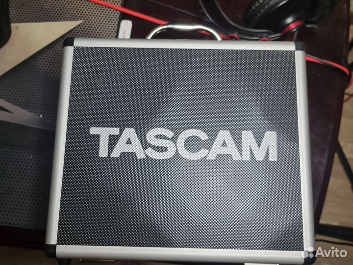 Студийный микрофон tascam TM-280