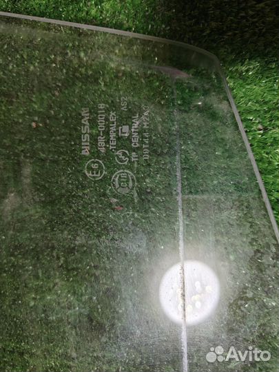 Стекло передней левой двери nissan sunny N16