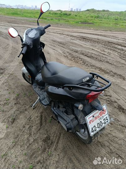 Скутер, мопед, живой