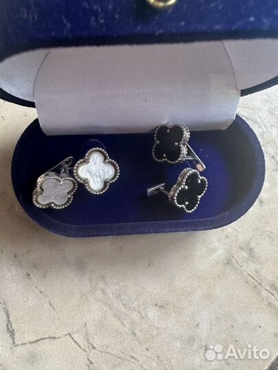 Серебряные серьги две пары