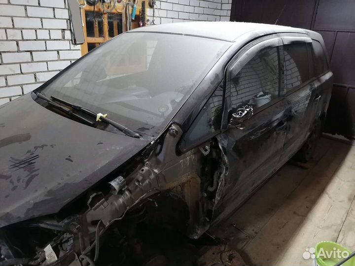 Opel Zafira 1.6 МТ, 2011, битый, 110 000 км
