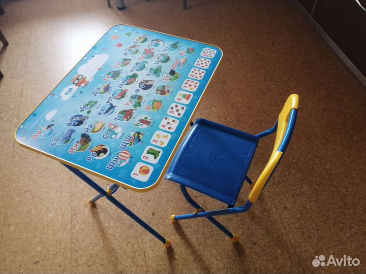 Детский столик и стульчик новый
