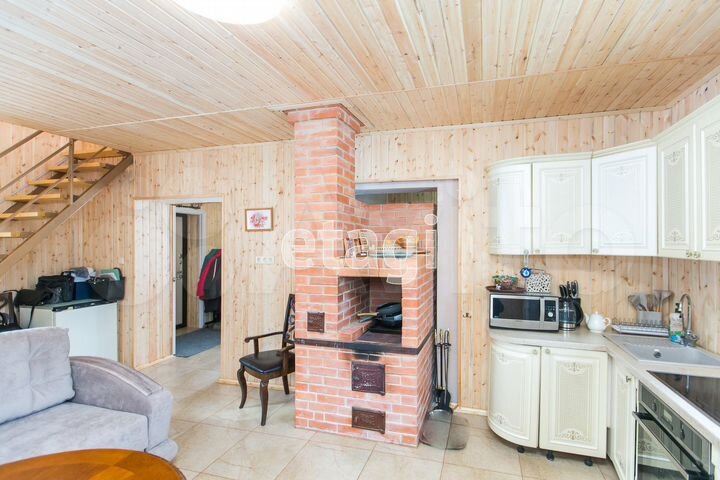 Дом 167 м² на участке 6,1 сот.