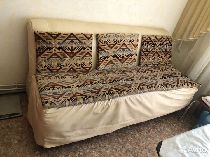 Диван