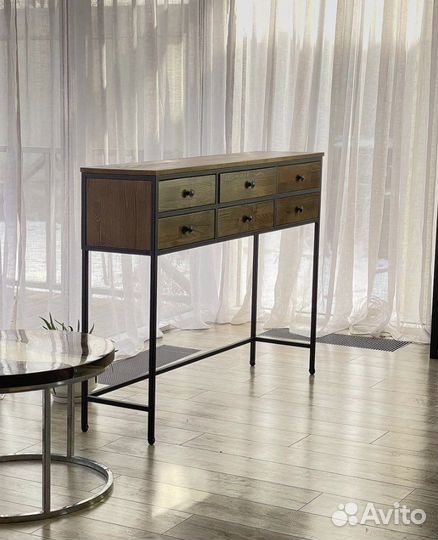 Консольный столик с ящиками