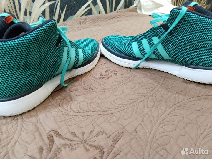 Баскебольные кроссовки adidas