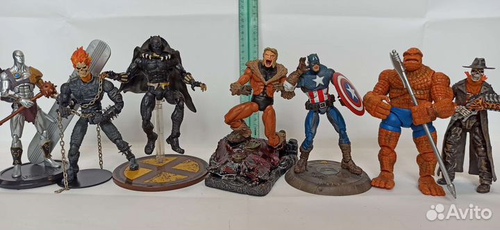 Toybiz hasbro shelf X-men Avengers Marvel Legends