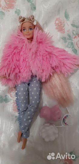 Барби экстра 3 розовая шубка