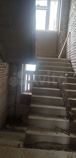 Здание, 5600 м²