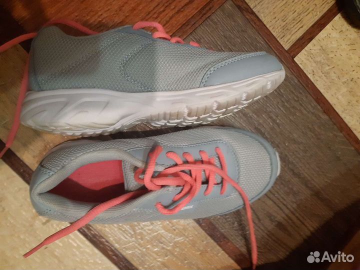 Кроссовки для девочки