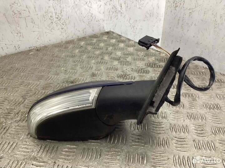 Зеркало правое Volkswagen Passat