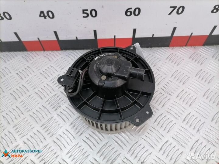 Моторчик печки Mazda Tribute 2003 E11261B10