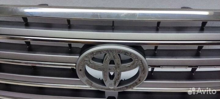 Решетка радиатора Toyota Land Cruiser VDJ200