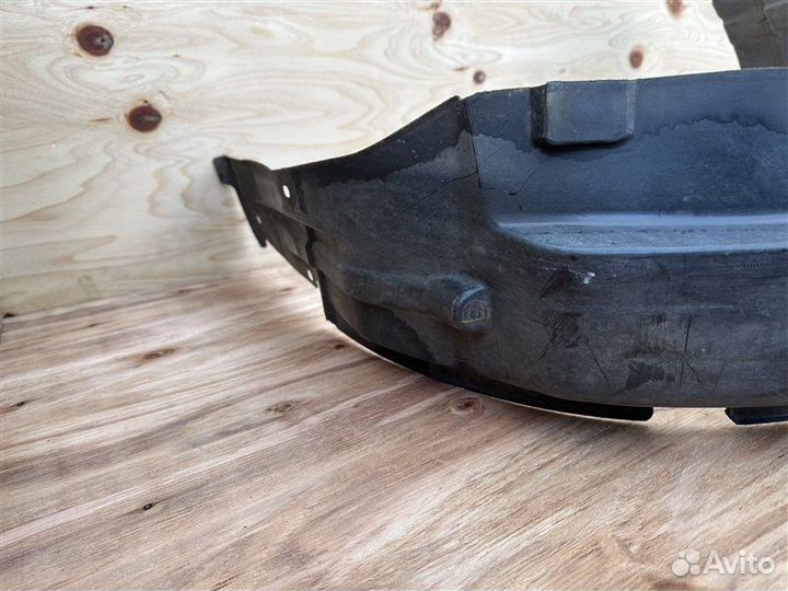 Подкрылок передний правый Suzuki Escudo/Grand