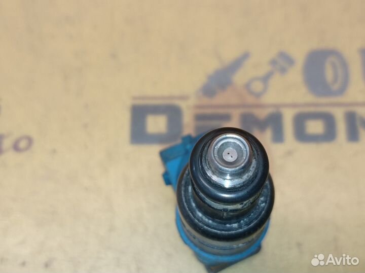 Форсунка топливная 1.6 VW Passat B5 A4 B5