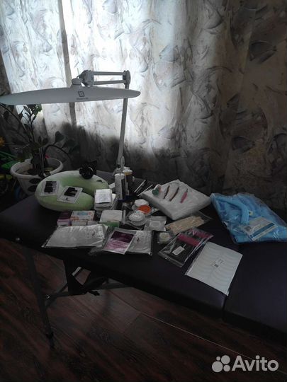 Кушетка и лампа