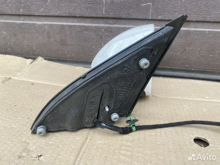 Зеркало правое Volkswagen Passat B6