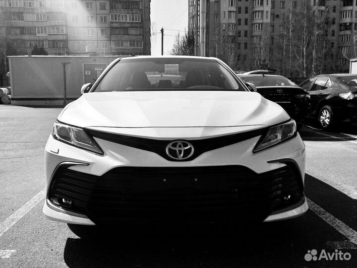 Аренда Тойота Камри 70 с водителем