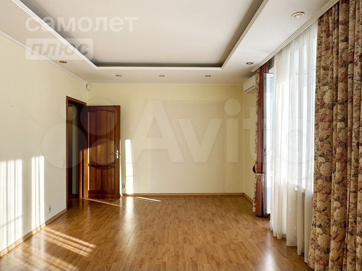 4-к. квартира, 142,4 м², 3/7 эт.