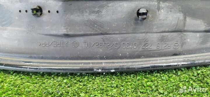 Уплотнение двери пара переднее Mercedes Cls350