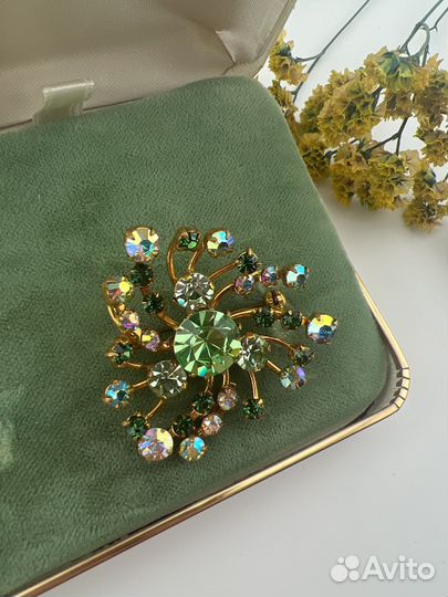 Брошь винтаж Austria изумруд урановое стекло