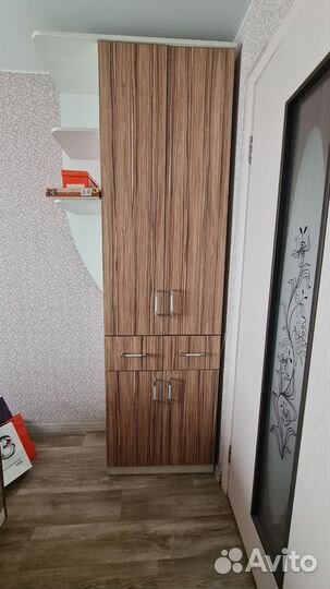 Книжный шкаф