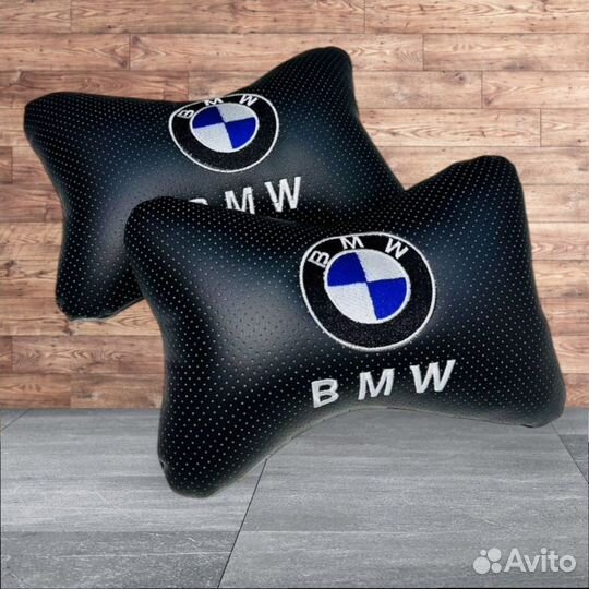 Подушки BMW черные с логотипом