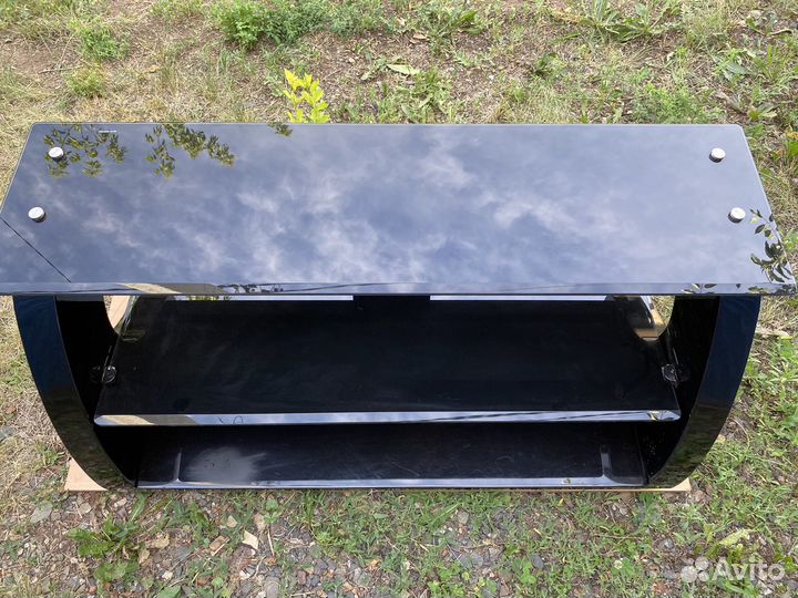 Стеклянная тумба под тв