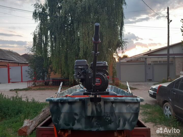 Лодка с мотором