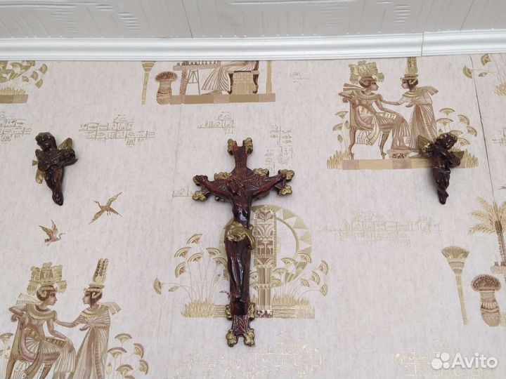 Распятие и ангелы