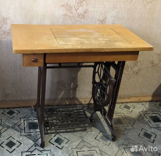 Швейная машина Tikkakoski-45 (на чугунной станине)