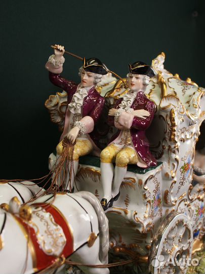 Большая фарфоровая карета. Италия