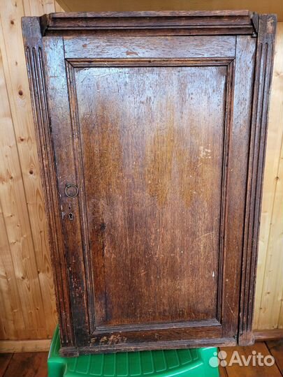 Шкафчик навесной старинный