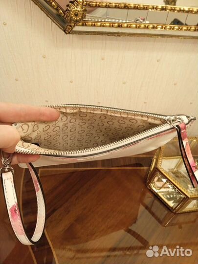 Косметичка Guess