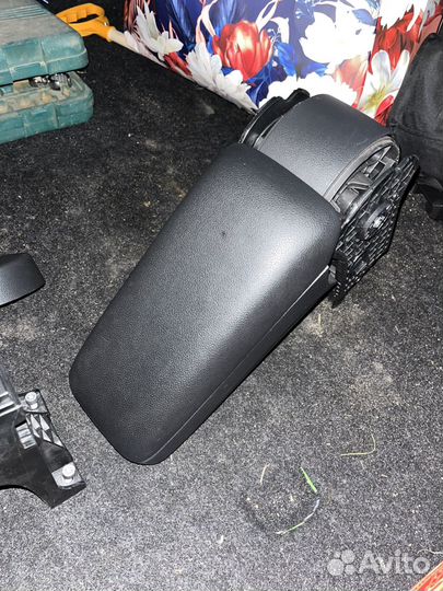 Оригинальный подлокотник skoda rapid