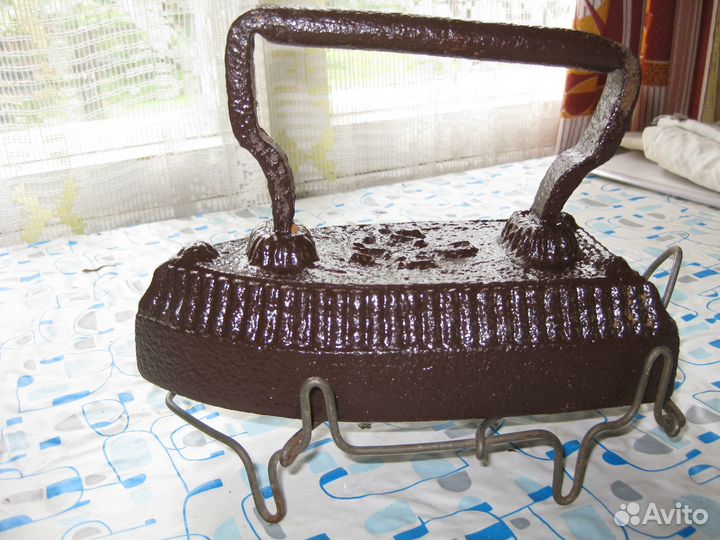 Ретро Утюги (2 шт ) на подставке Клеймо: 1. №4 2