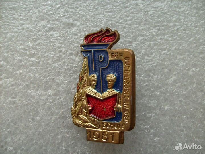 Продам значки