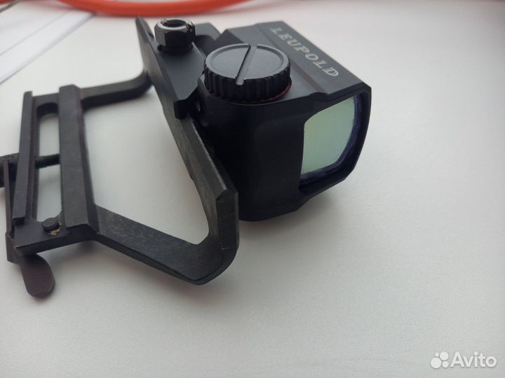 Закрытый коллиматорный прицел leupold carbine opti