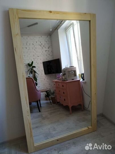 Напольное зеркало