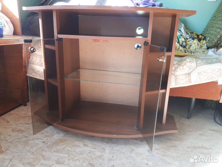 Стеклянная тумба под тв