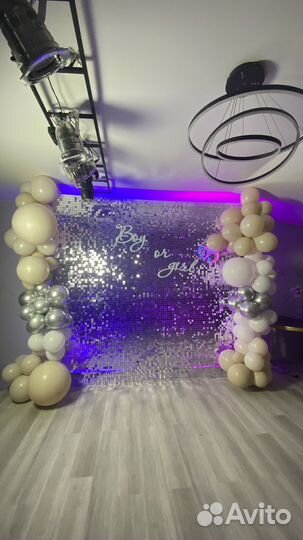 Фотозона из пайеток на выпускной разные цвета