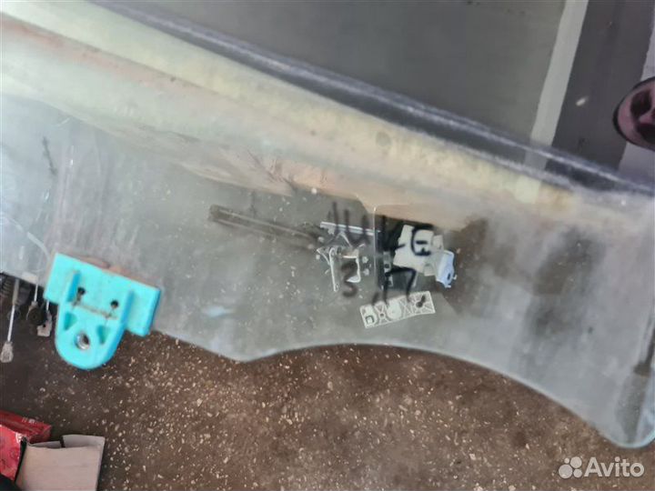 Стекло двери заднее Nissan Juke 2011