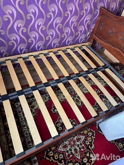 Кровать двухспальная с матрасом