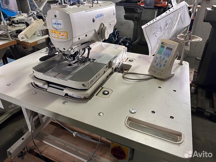 Петельная машина с глазком juki MEB3200S