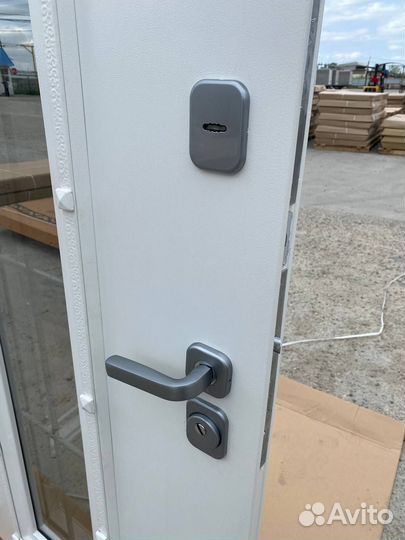 Дверь входная Английская решетка белая