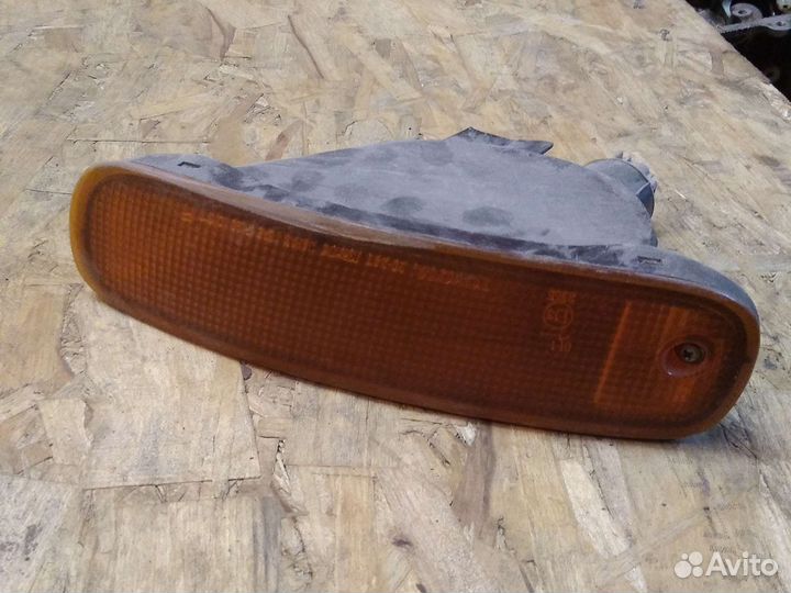 Поворотник правый toyota celica st200