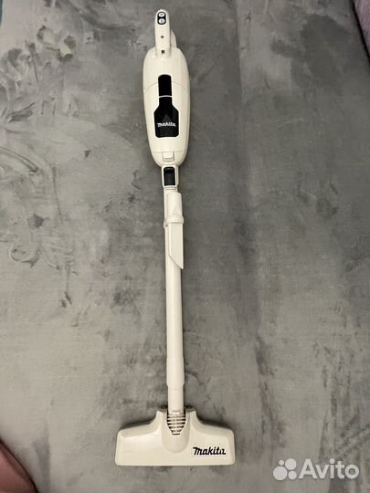 Аккумуляторный пылесос Makita CL114FD