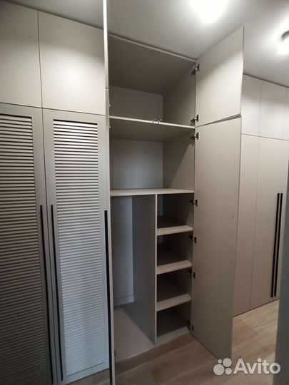 Шкаф распашной